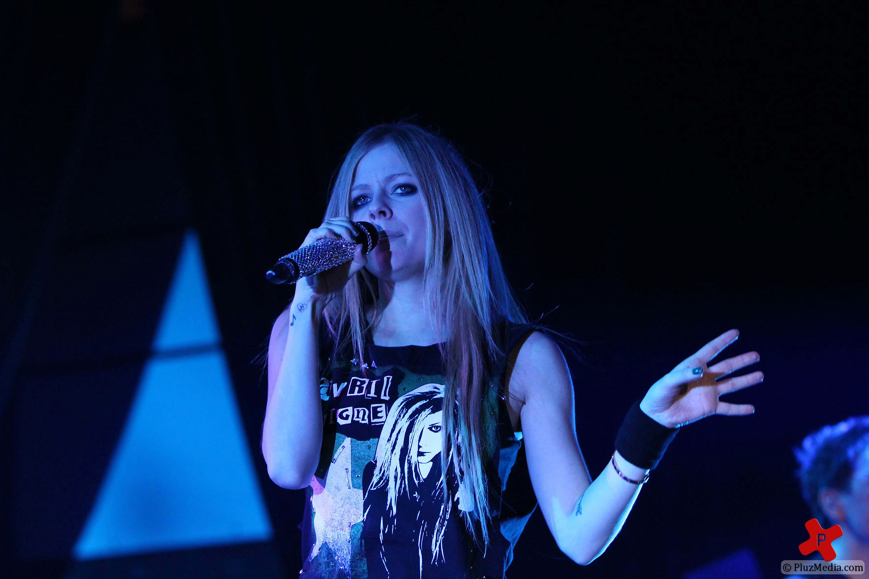 Avril Lavigne performing in concert at russia photos | Picture 77519